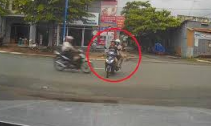 Mức phạt xe máy không nhường đường